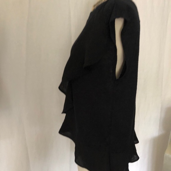 Women’s Banana Republic Sleeveless Top with cross over ruffle detail size S - Picture 3 of 7